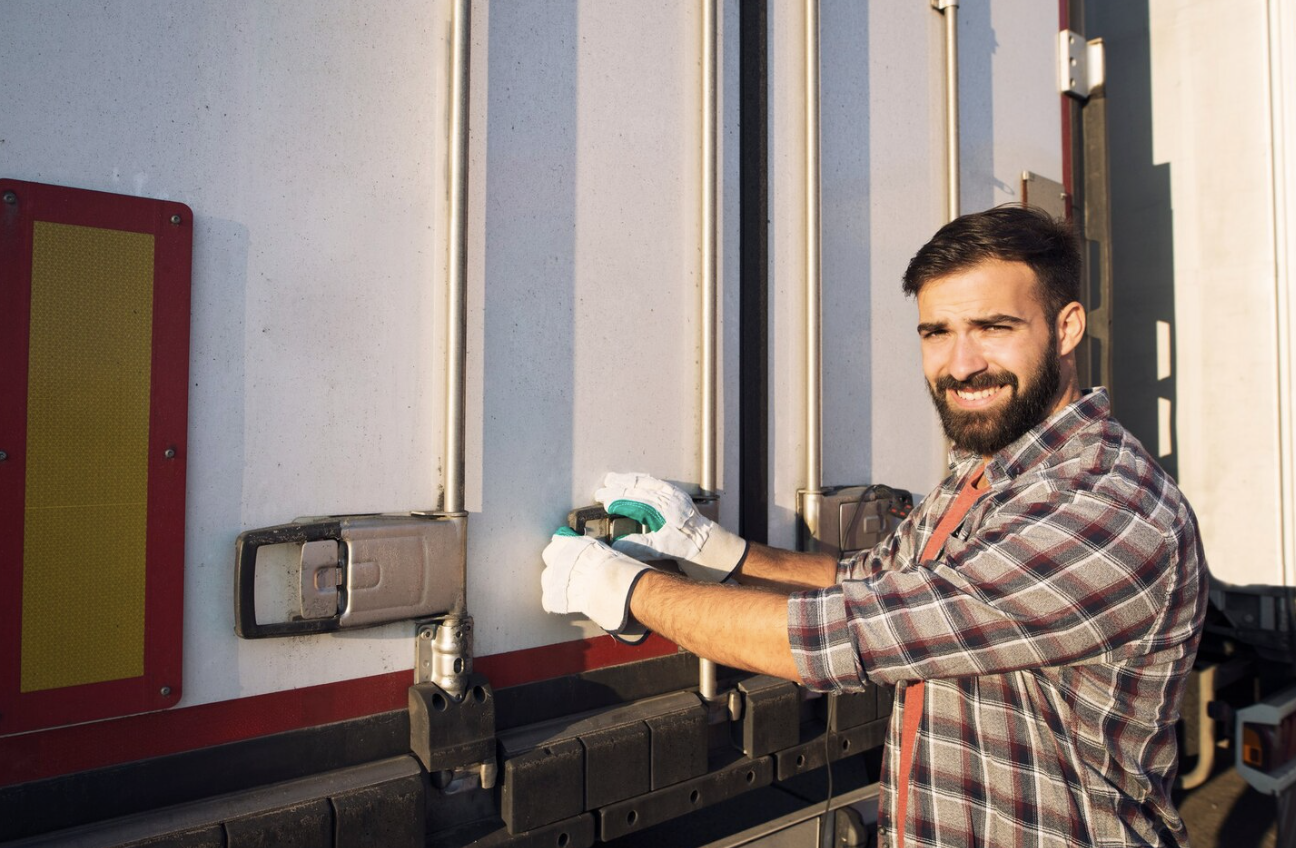 Smart monitoring integrates DMS and ADAS to promote safer driving, protecting the driver and the high-value cargo.